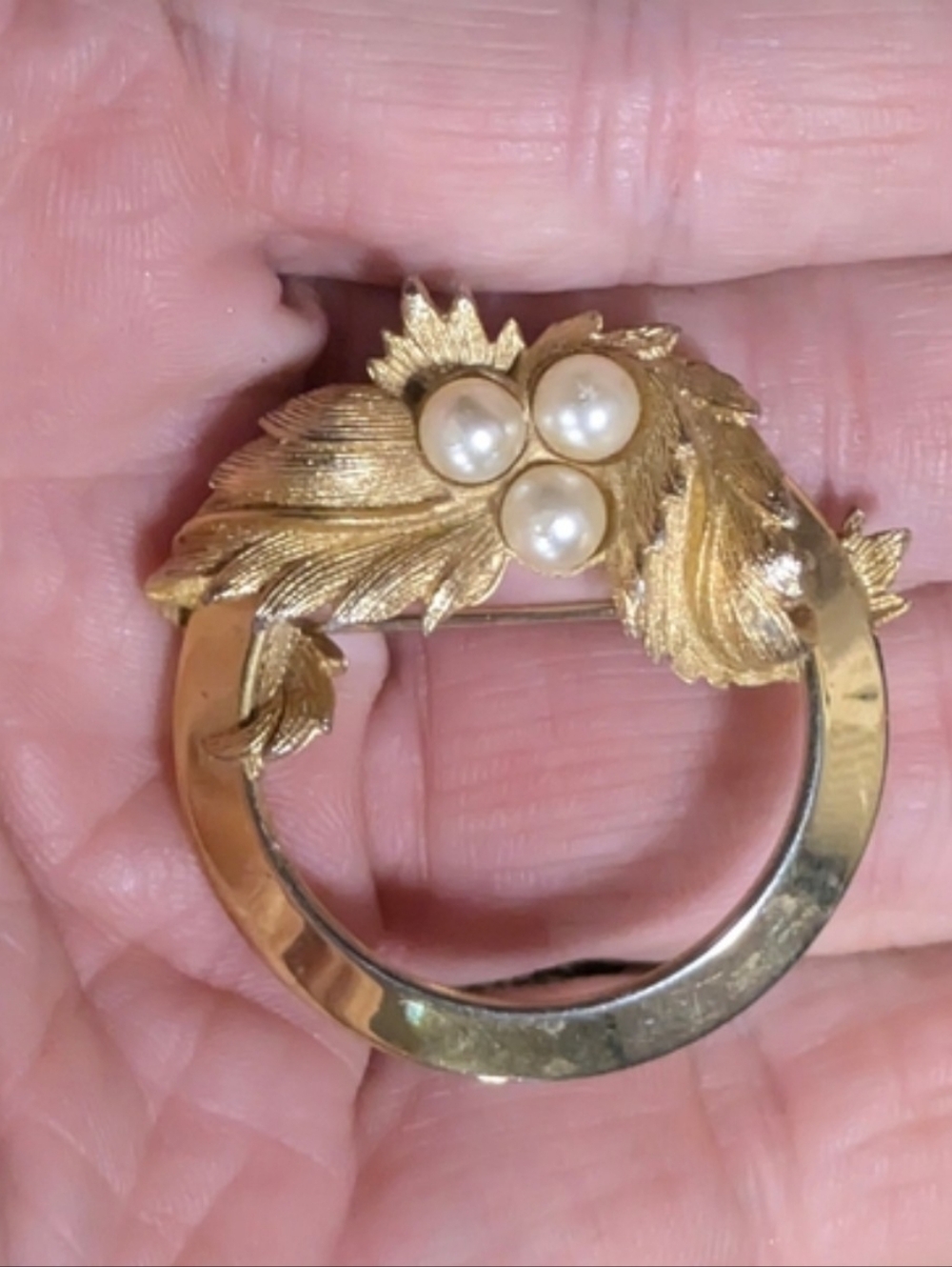 Vintage Signed Sarah Coventry Gold Pearl Leaf Wreath Brooch Pin Pearlcore Preppy